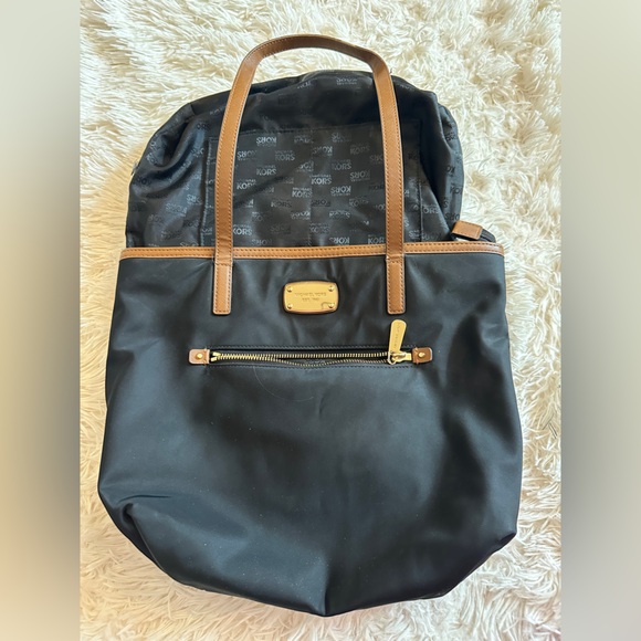 Michael Kors Black and Brown Bag with Gold Logo - Picture 1 of 10